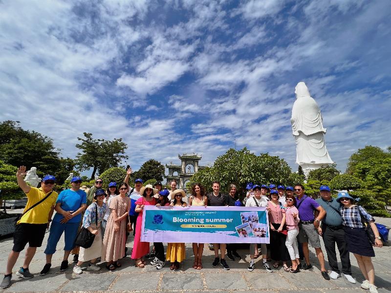 Đại Học Ngoại Ngữ Đà Nẵng: Hành Trang Vững Chắc Cho Tương Lai 1 sinh vien dai hoc ngoai ngu da nang tham gia hoat dong ngoai khoa 680b7c.webp